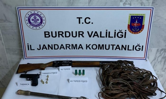 KARAMANLI’DA KABLO ÇALAN HIRSIZ TUTUKLANDI
